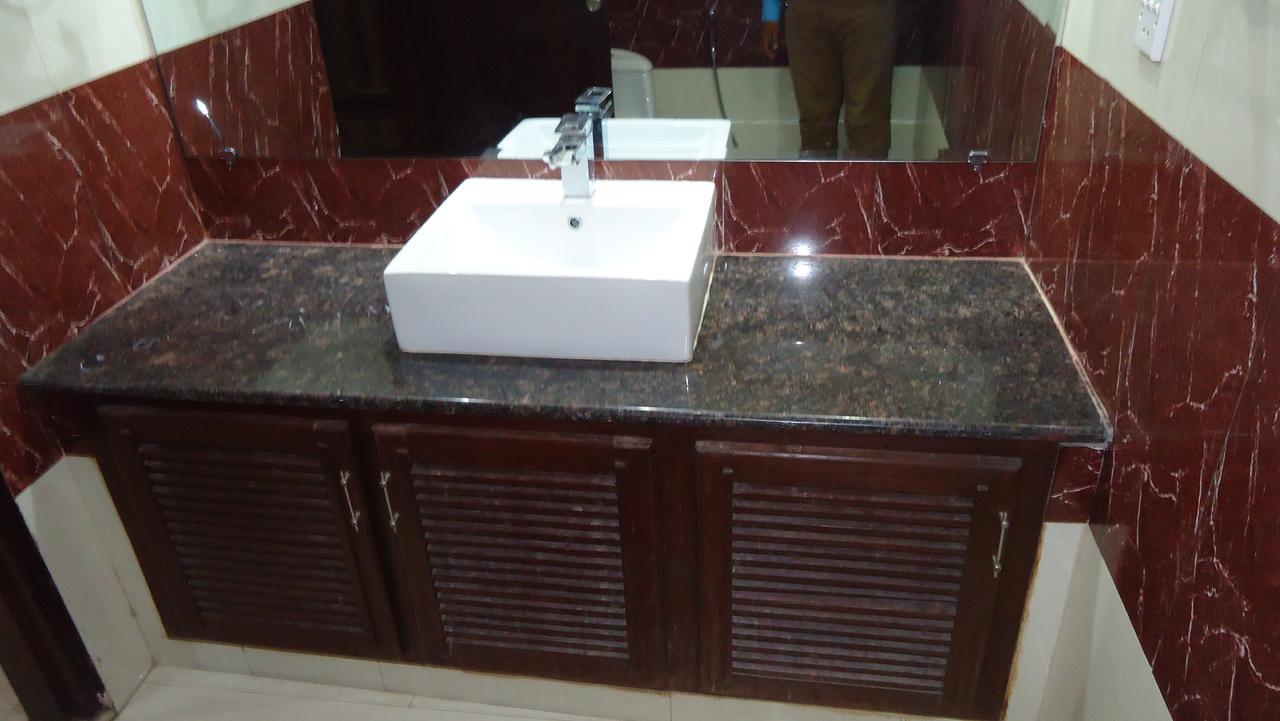 Midway Hotel & Restaurant Sadiqabad Exterior foto