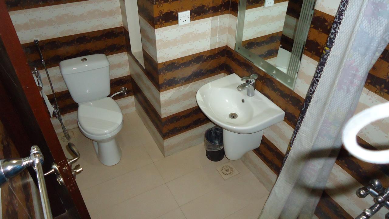 Midway Hotel & Restaurant Sadiqabad Exterior foto