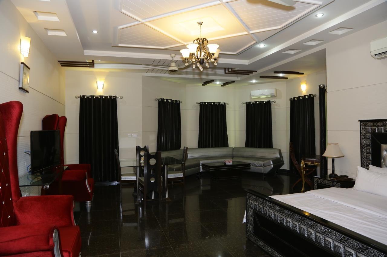 Midway Hotel & Restaurant Sadiqabad Exterior foto
