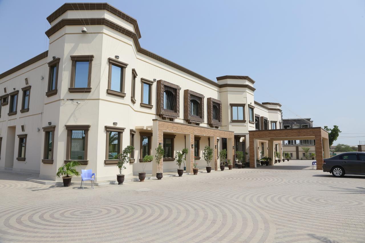Midway Hotel & Restaurant Sadiqabad Exterior foto